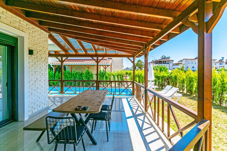 Patio, Day, View (from property/room), Balcony/Terrace, Dining area, Pool view, Swimming pool, sunbed
