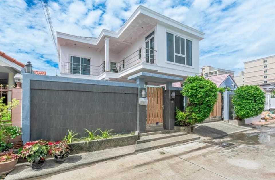 G sunflowe pool villa central Villa in Pattaya City
