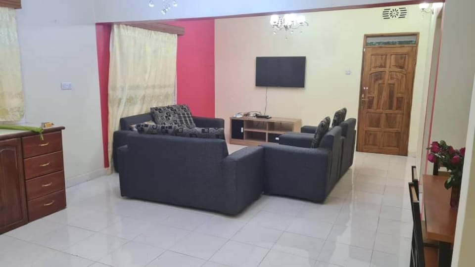 TV and multimedia, Living room, Seating area, Evening entertainment