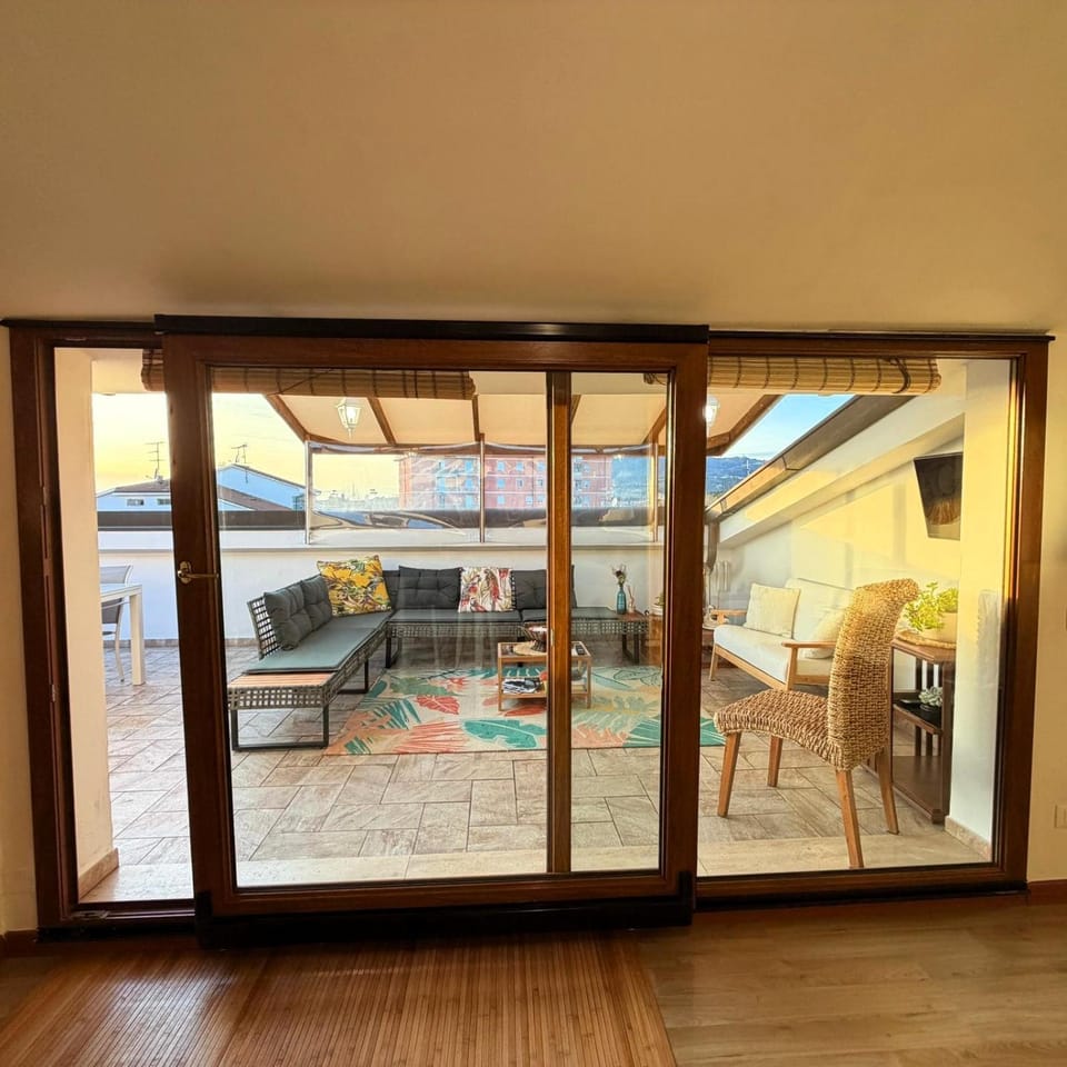 Patio, Natural landscape, View (from property/room), Balcony/Terrace, Living room, Seating area, Dining area