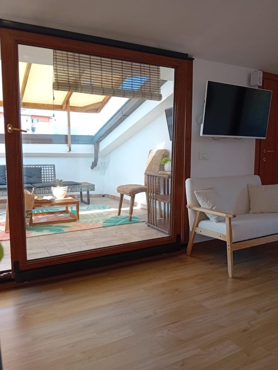 Communal lounge/ TV room, TV and multimedia, Living room, Seating area, Evening entertainment