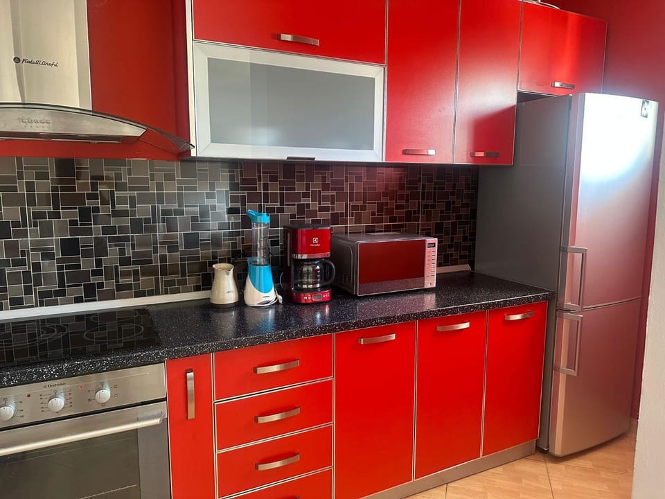 Coffee/tea facilities, oven