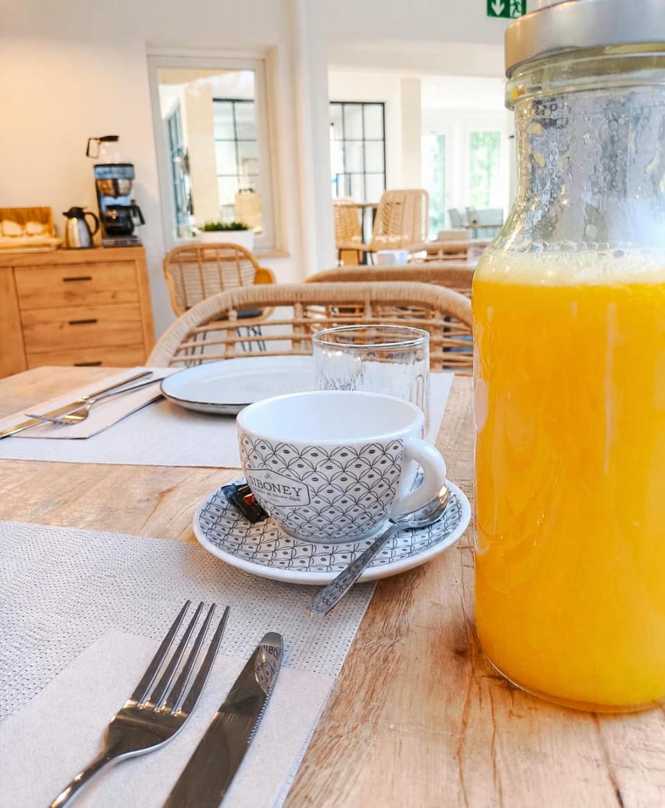 Dining area, Breakfast