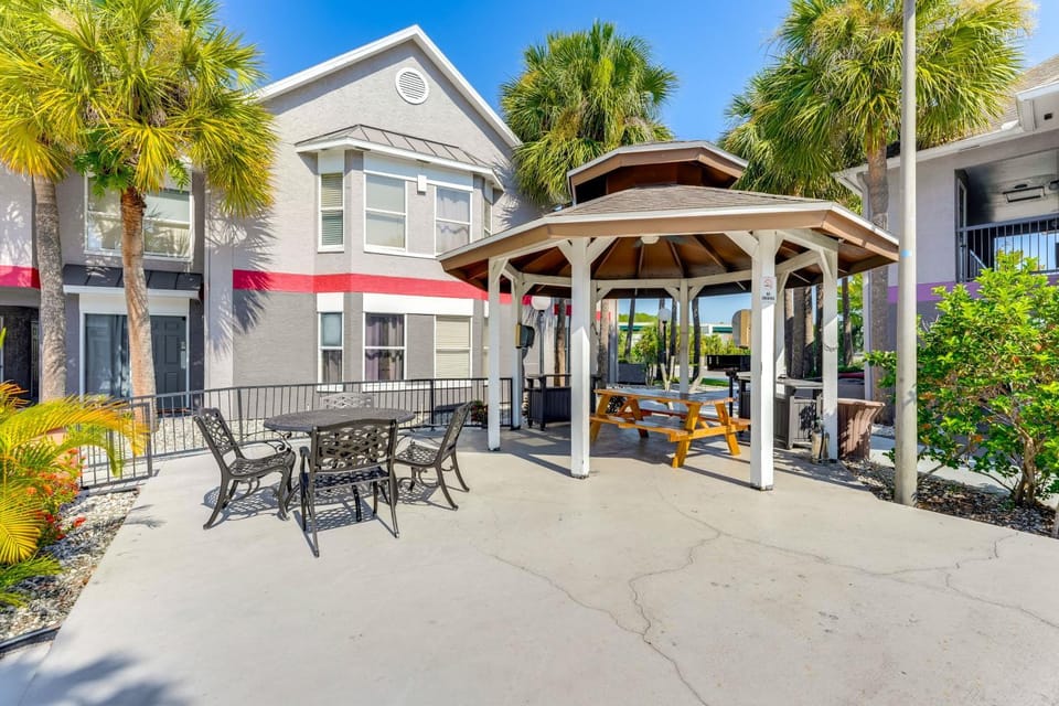 2 Mi to Disney: Resort Condo w/ Pool Access House in Bay Lake