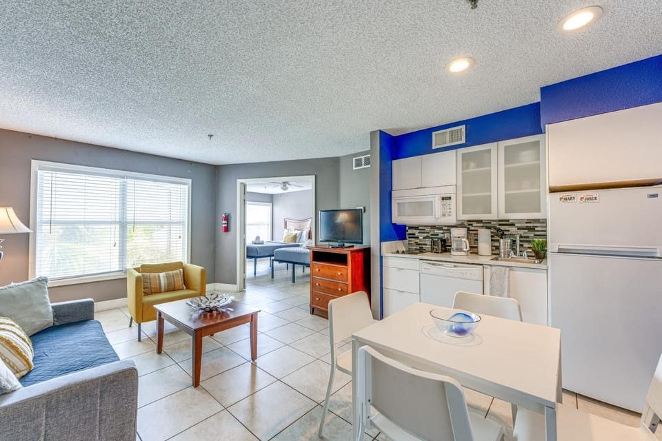 2 Mi to Disney: Resort Condo w/ Pool Access House in Bay Lake