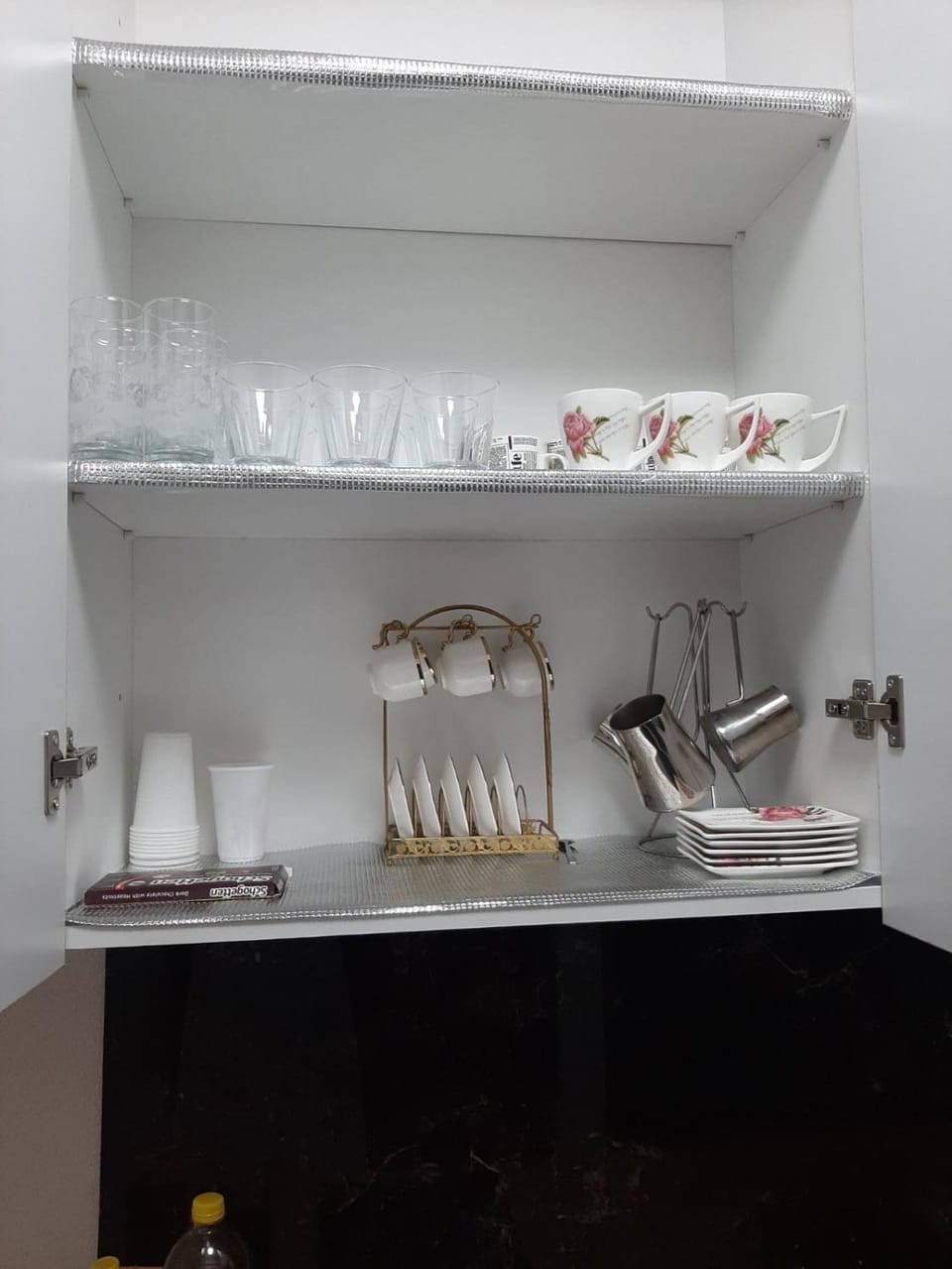 Kitchen or kitchenette, Food and drinks