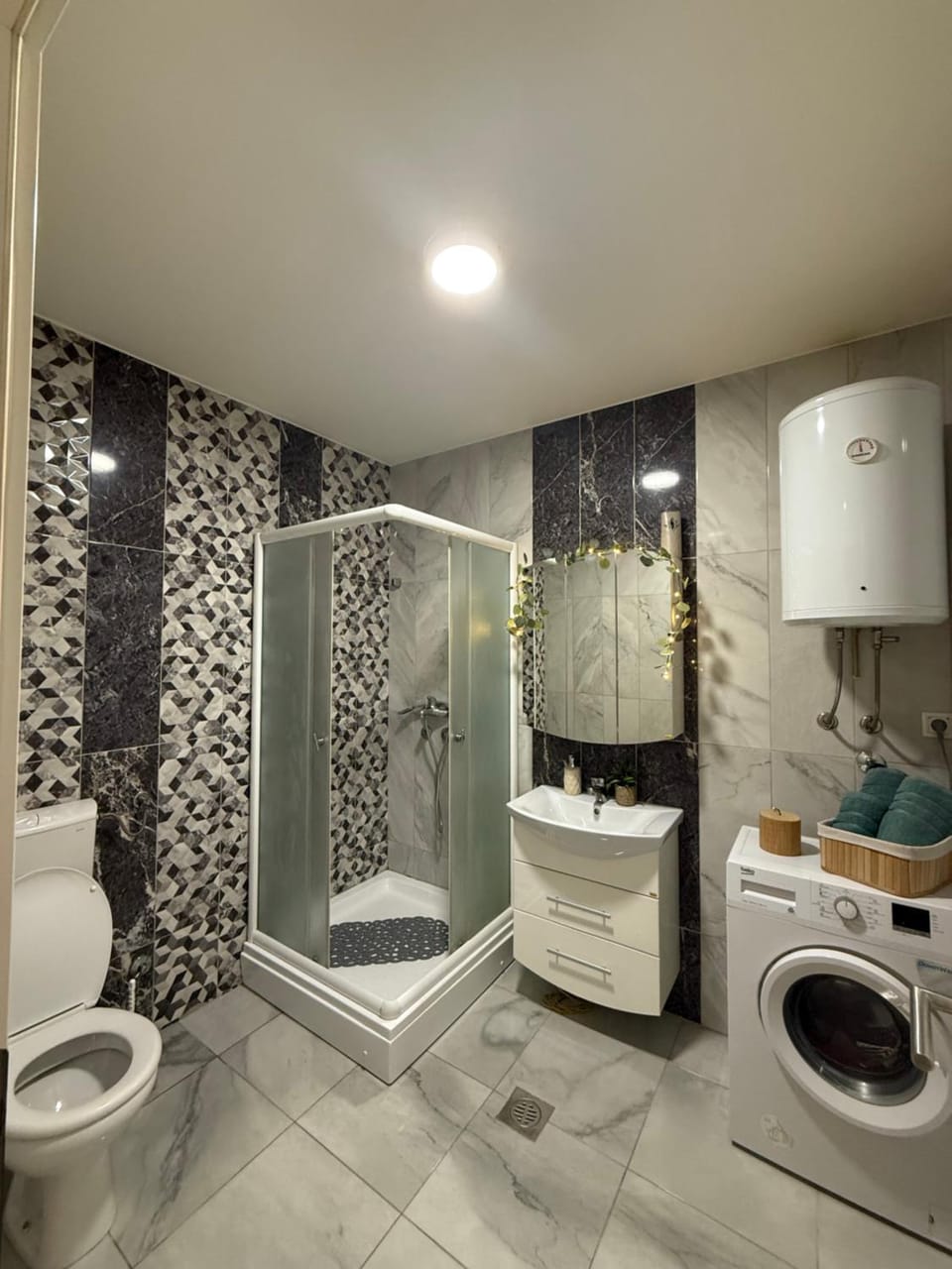 Shower, Toilet, Bathroom, towels, washing machine