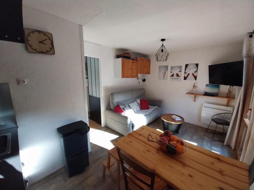 Résidence Les Bergers - Studio cabine 4 personnes 2 exposé Ouest MAE-7814 Cabin in Auvergne-Rhône-Alpes