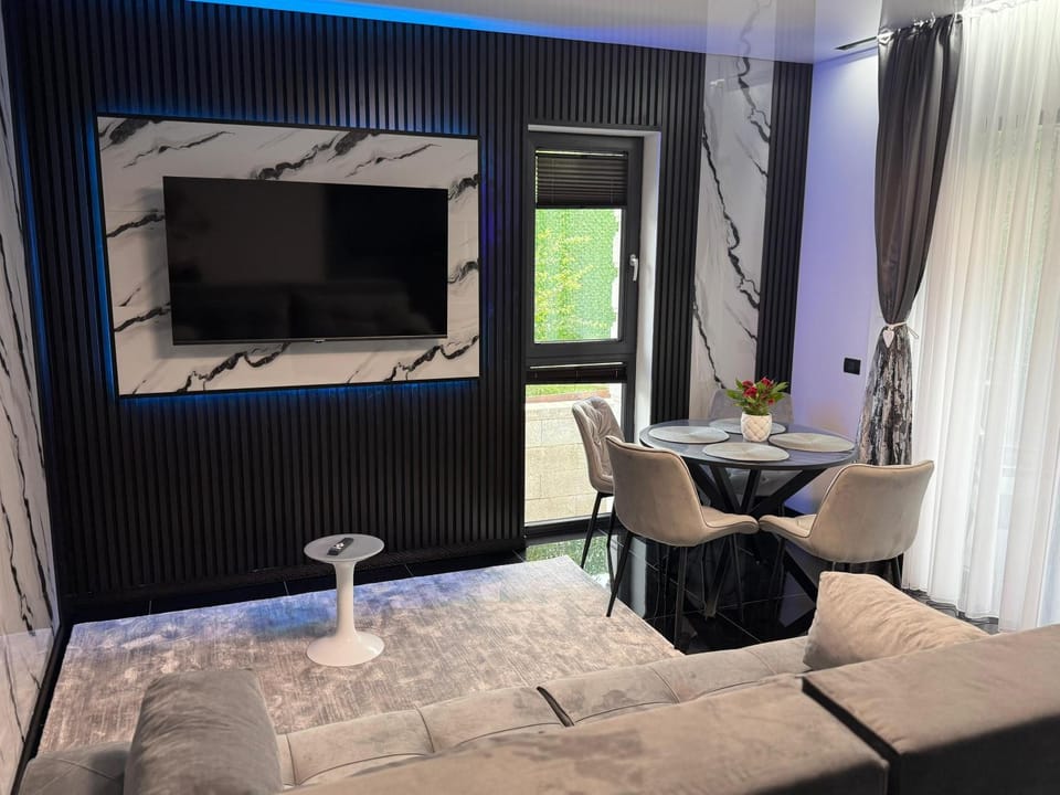 TV and multimedia, Living room, Seating area