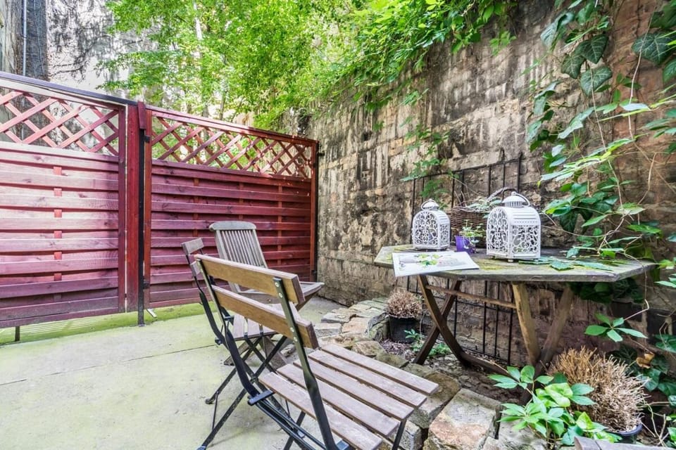 Cozy Garden Loft - 2 queen beds, 5min to Szimpla Apartment in Budapest