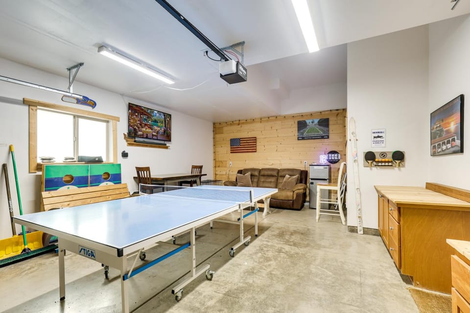 Hot Tub and Game Room Ronald Retreat 2 Mi to Lake! House in Ronald