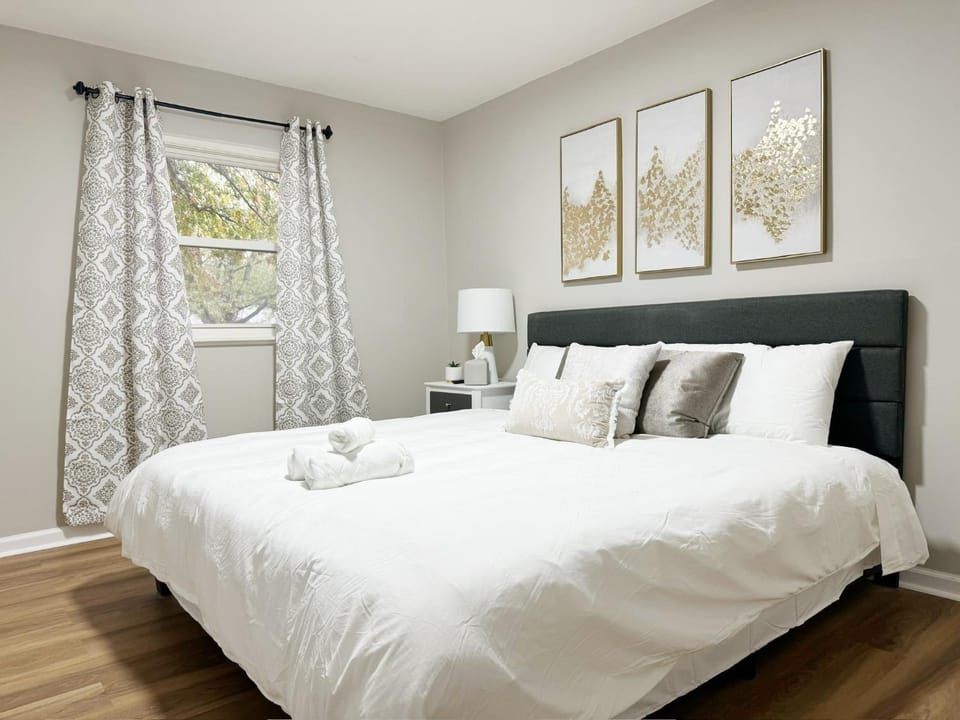 Cozy Retreat - Homes near Wesselman Park Apartment in Evansville