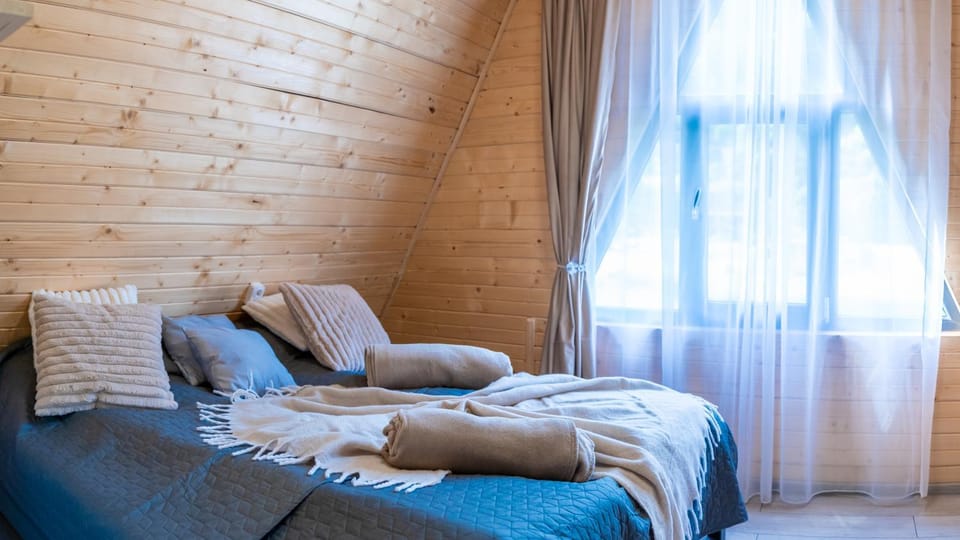 Escape Remeti - Aframe by the River Chalet in Cluj County