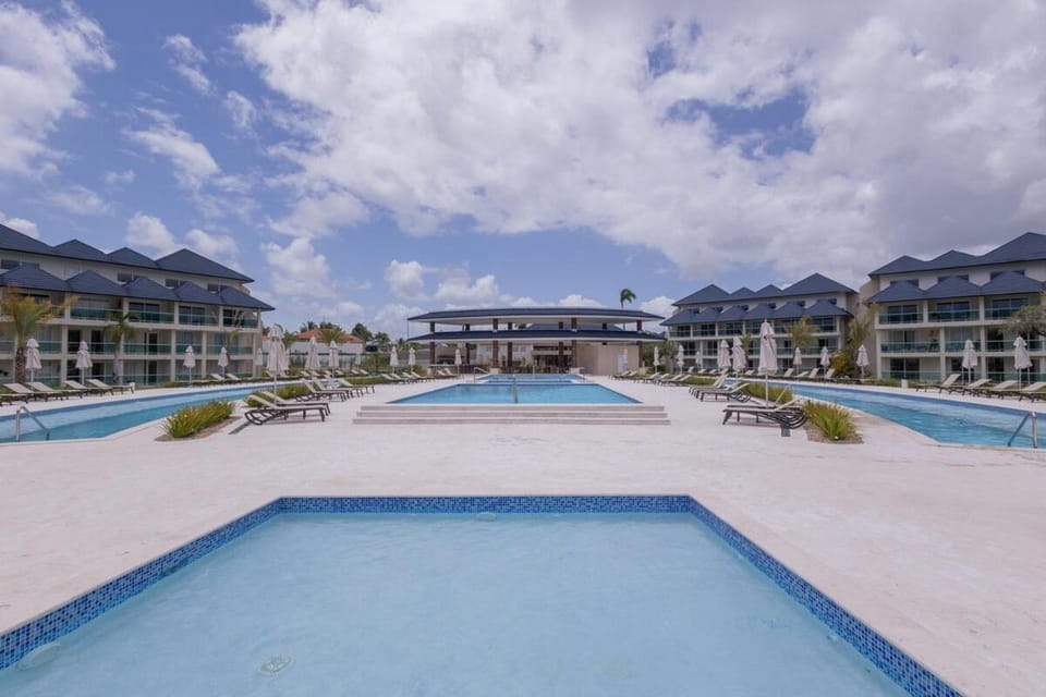 Pool view, Swimming pool