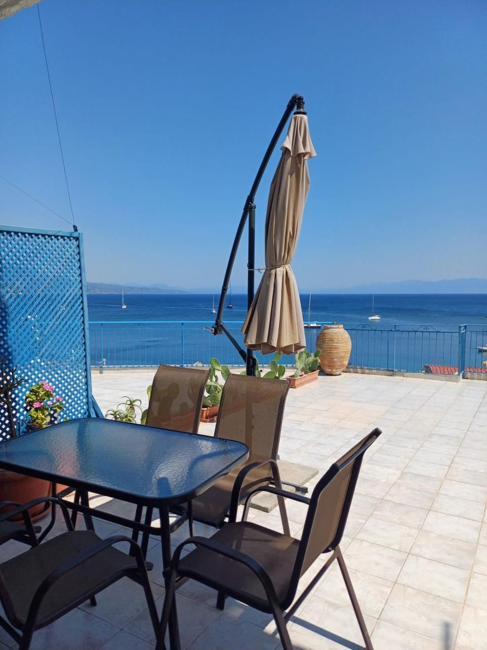 Total Blue Maisonette Apartment in Messenia