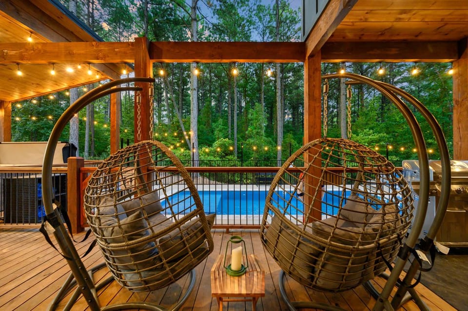 Seating area, Pool view