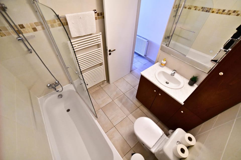 Toilet, Bathroom, Bath, towels