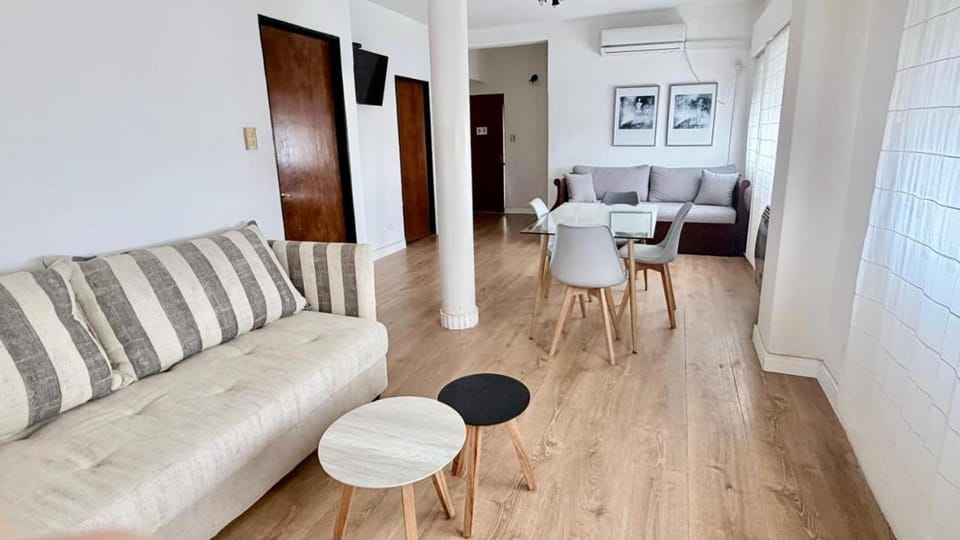 Departamento luminoso en pleno centro, con cocina completa Apartment in Parana
