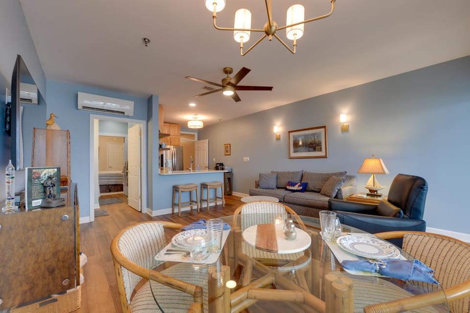 Resort Amenities & Beach Access: Huddleston Condo House in Smith Mountain Lake