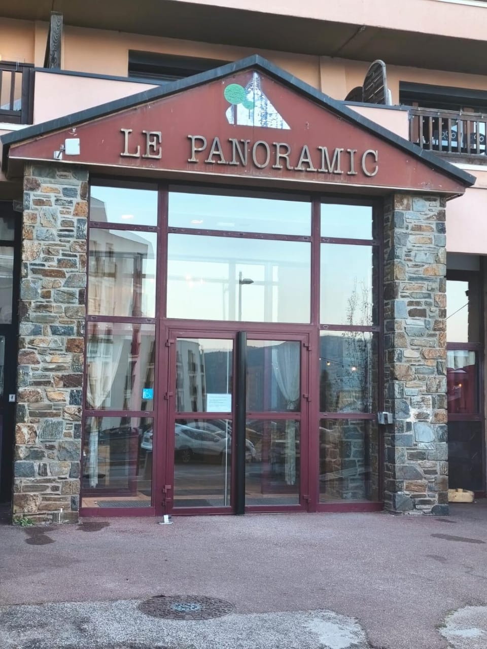 Facade/entrance