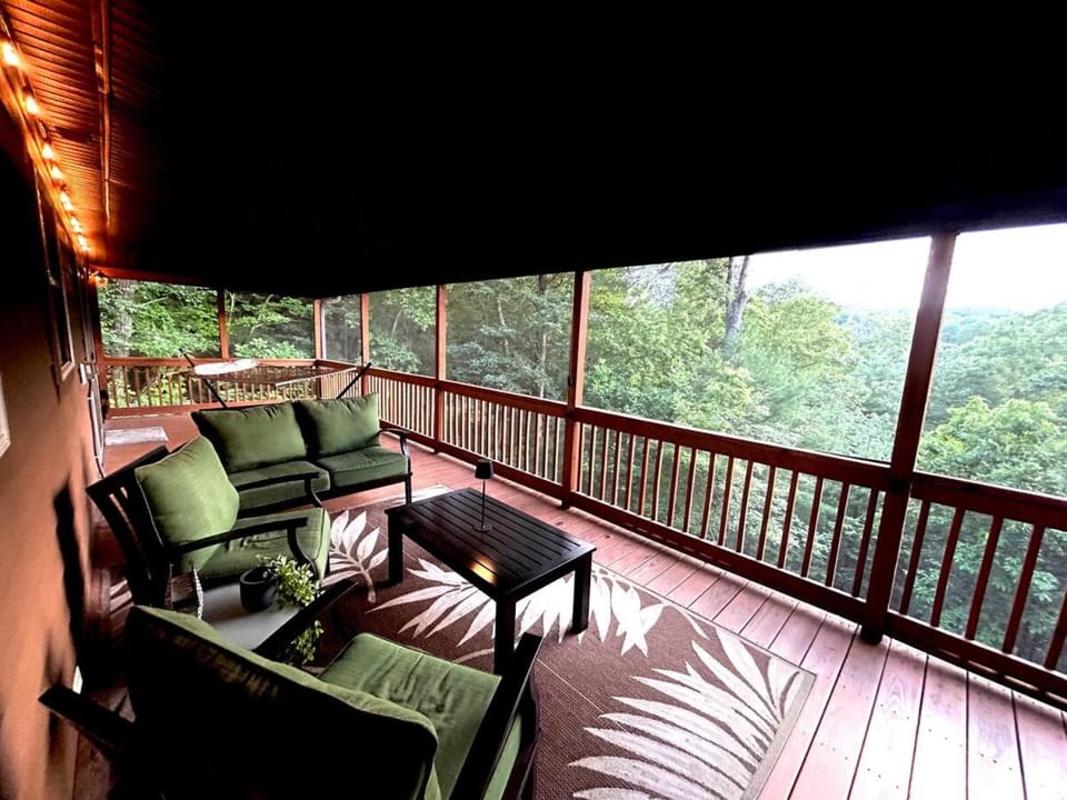 Natural landscape, View (from property/room), Balcony/Terrace, Seating area, Mountain view