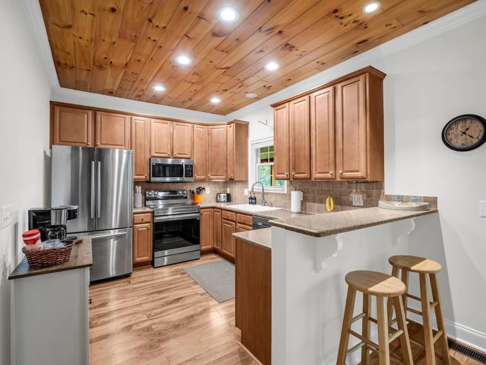 Kitchen or kitchenette, dishwasher, oven, stove, toaster