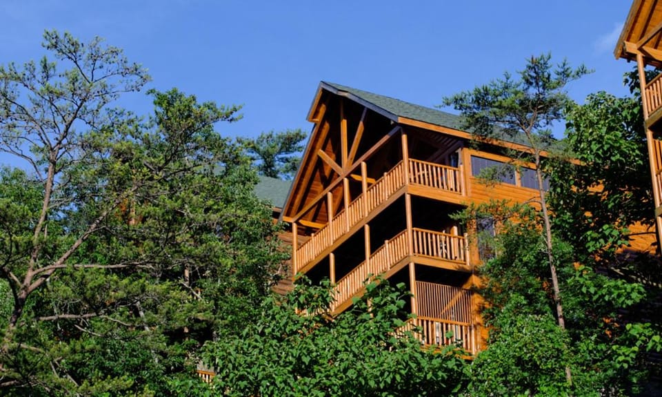 Bearway To Heaven by American Patriot Getaways House in Pigeon Forge