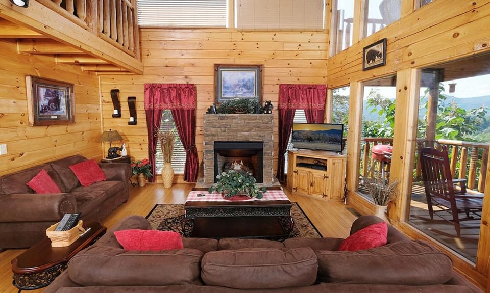 Bearway To Heaven by American Patriot Getaways House in Pigeon Forge