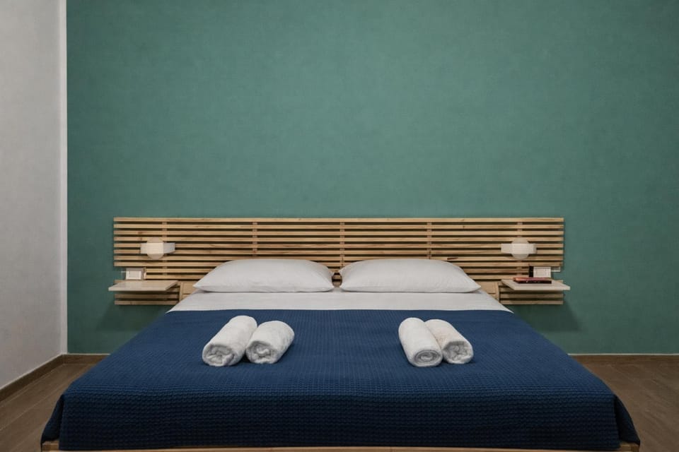 Bed, towels