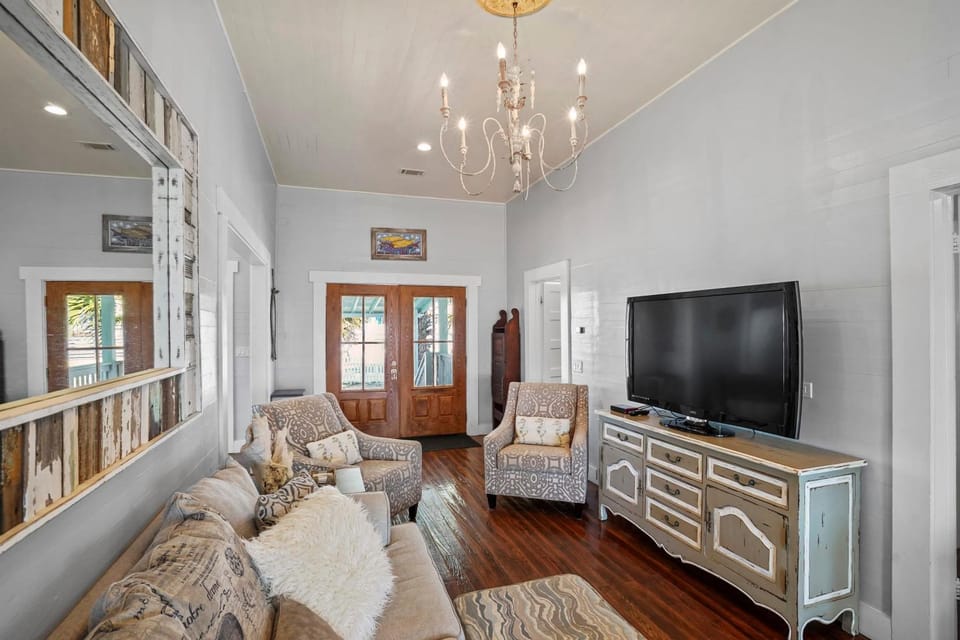 Ivey House by Coastline Vacation Rentals House in Florida