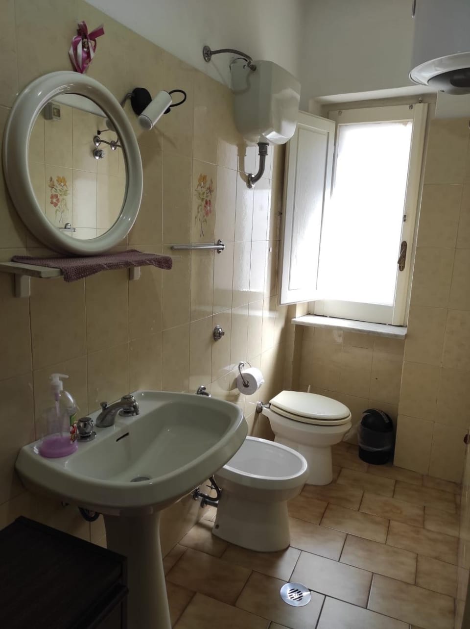Shower, Toilet, Bathroom, bidet, towels