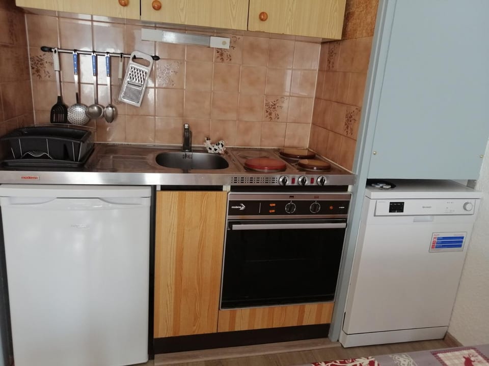 Résidence Betelgeuse - Studio cabine 4 personnes 2 exposé Ouest MAE-9773 Cabin in Auvergne-Rhône-Alpes