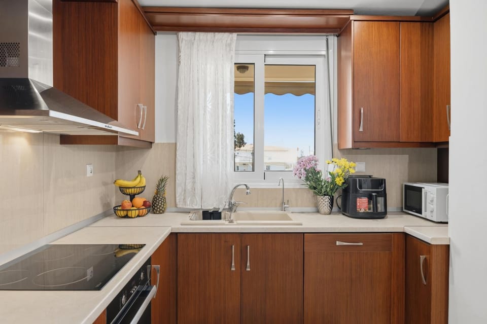 Coffee/tea facilities, Kitchen or kitchenette, dishwasher, stove