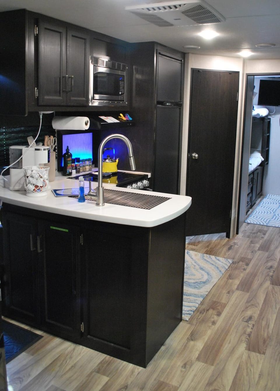 Kitchen or kitchenette, oven, stove
