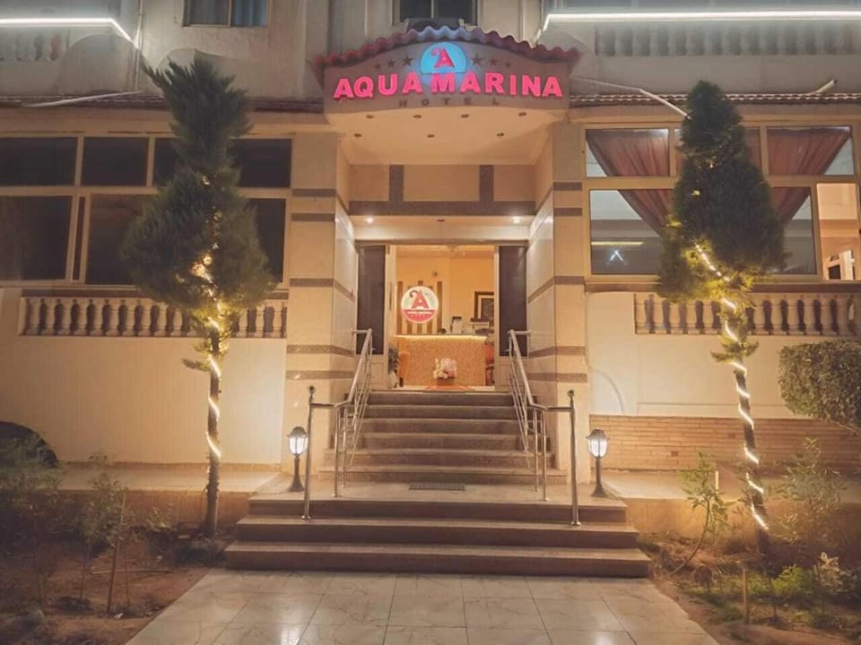 Property building, Facade/entrance, Night