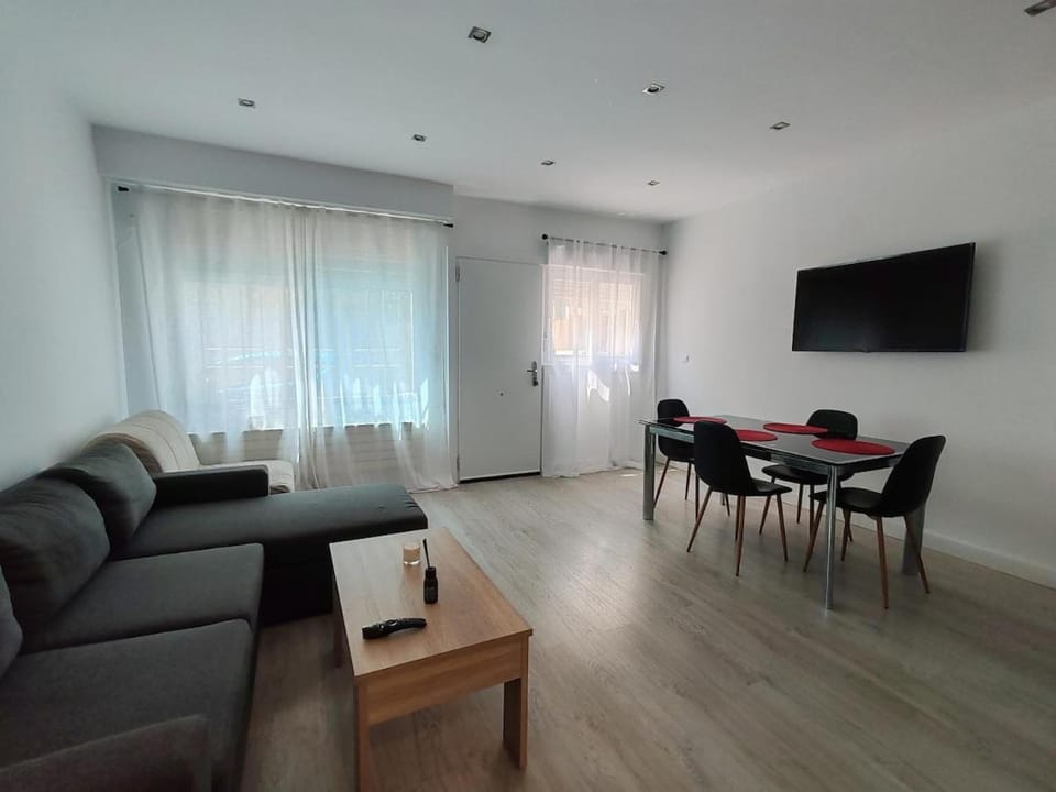 Communal lounge/ TV room, Living room, Seating area, Dining area