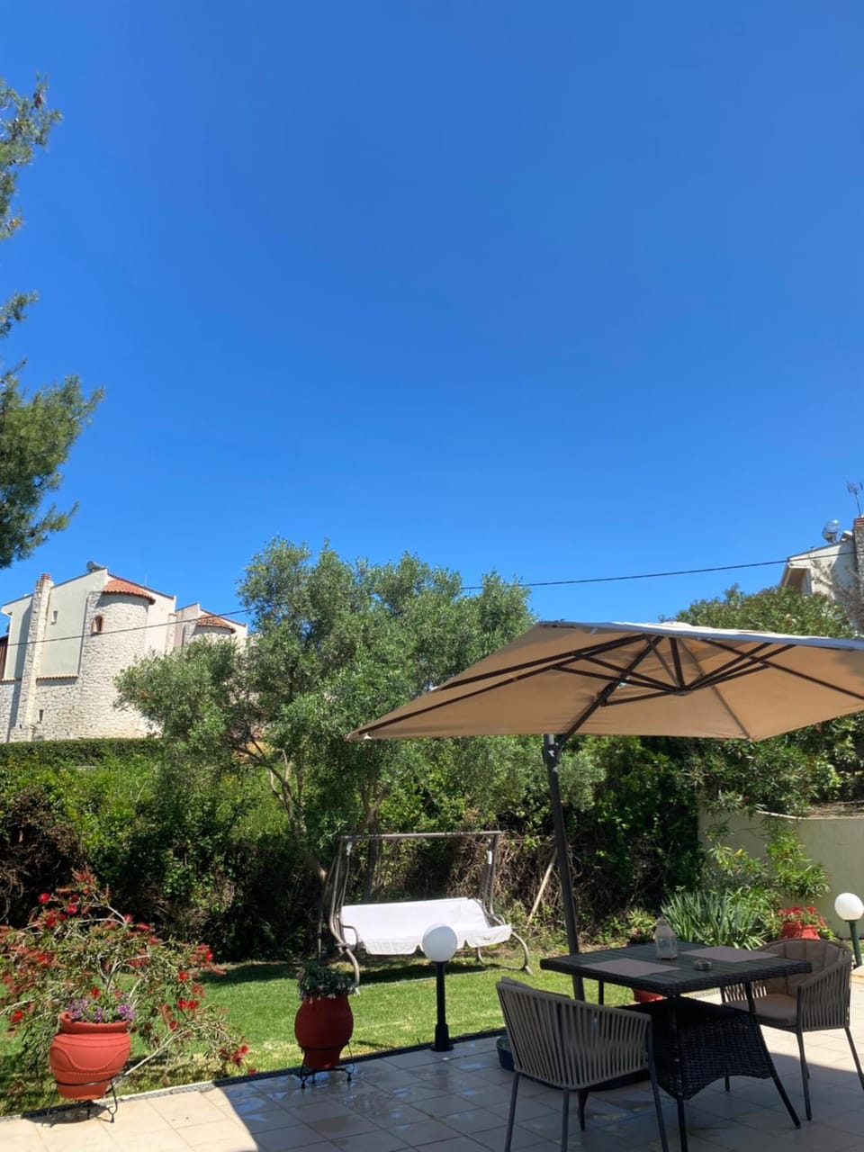 Patio, Spring, Day, Garden, Dining area, Garden view, sunbed