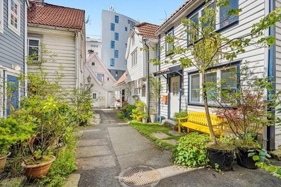 In the middle of Bergen City in a real Bergenshus from the 18th Century Apartment in Bergen