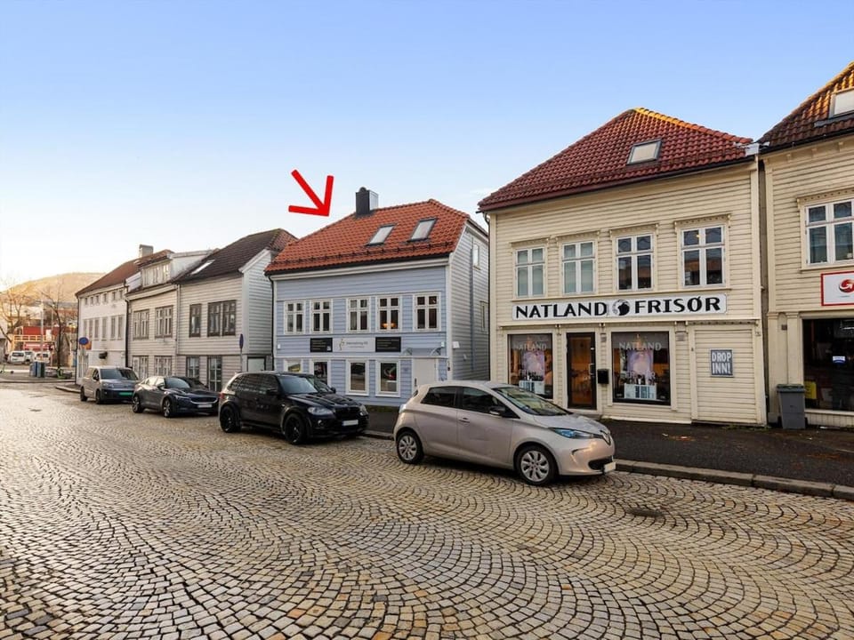 In the middle of Bergen City in a real Bergenshus from the 18th Century Apartment in Bergen