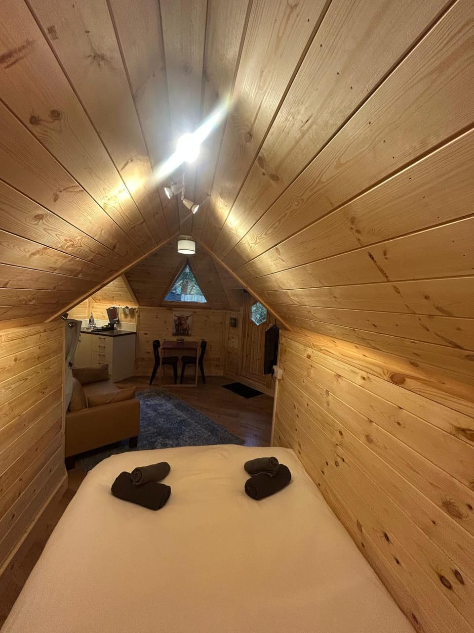 Clogau Tree House Hot tub &sauna Apartment in Wales