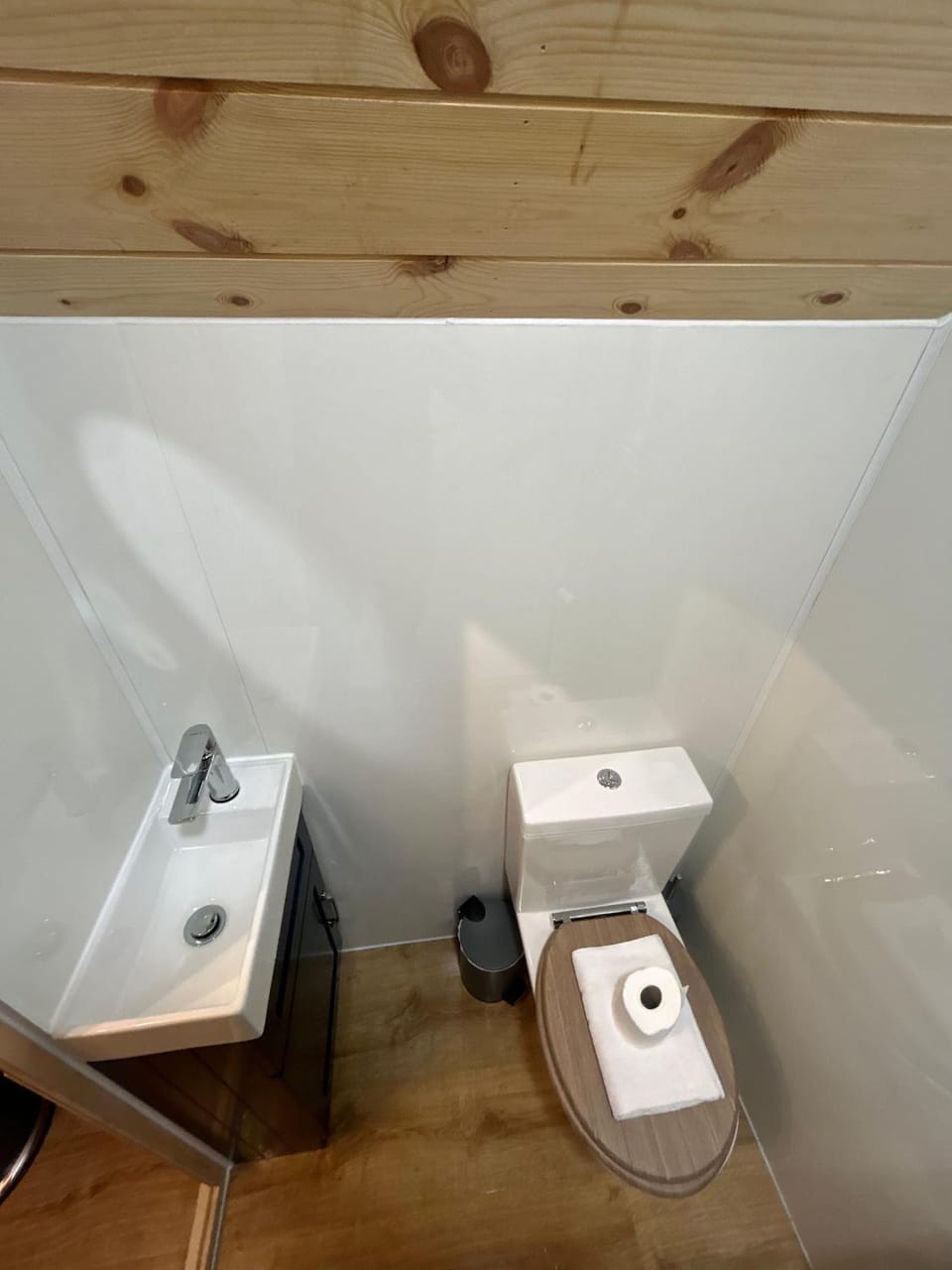 Clogau Tree House Hot tub &sauna Apartment in Wales
