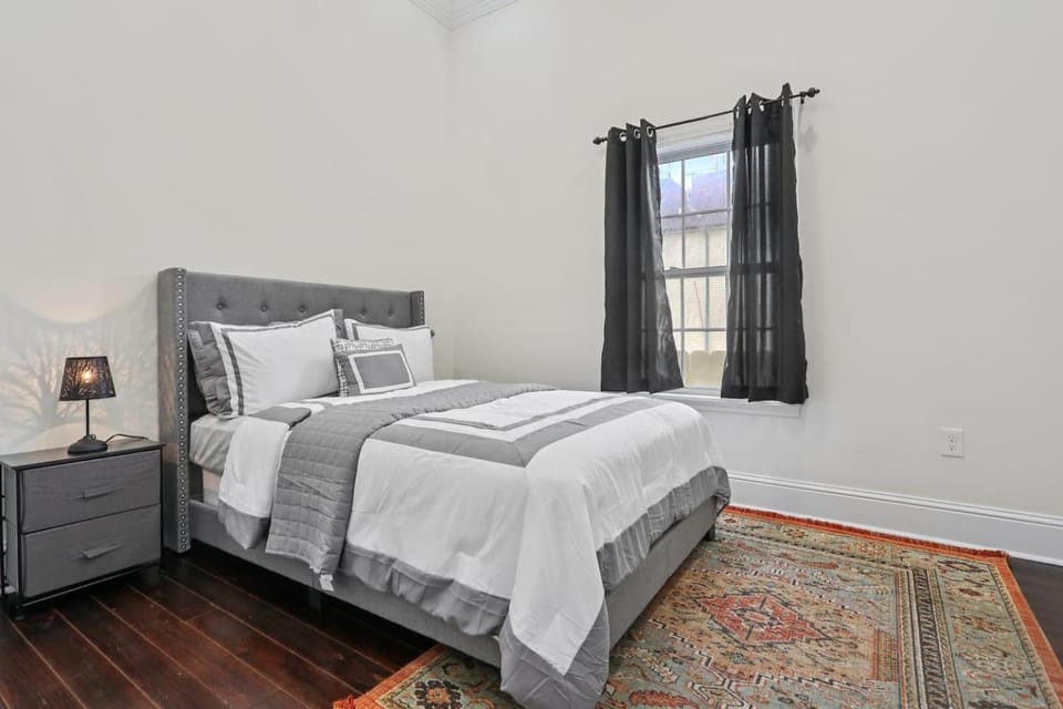 Cozy 3BR retreat near streetcar w fire pit House in New Orleans