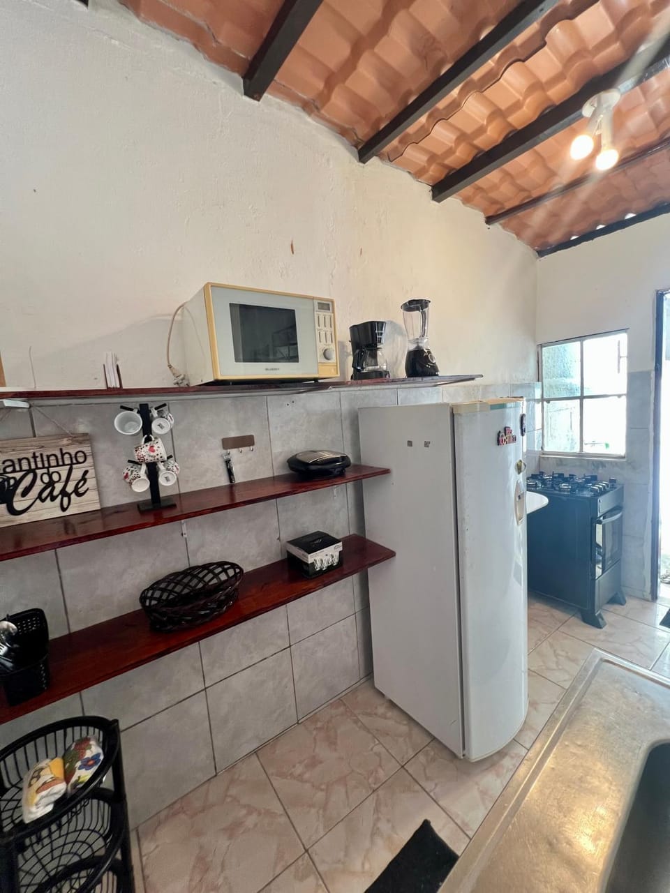 Casa estilo chale dúplex com 3 quartos, churrasqueira, balanço, chuveirão e a uma quadra da praia House in Mangaratiba