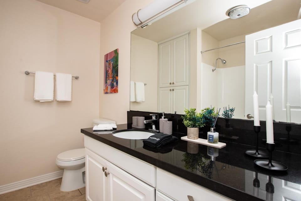 Toilet, Bathroom, towels