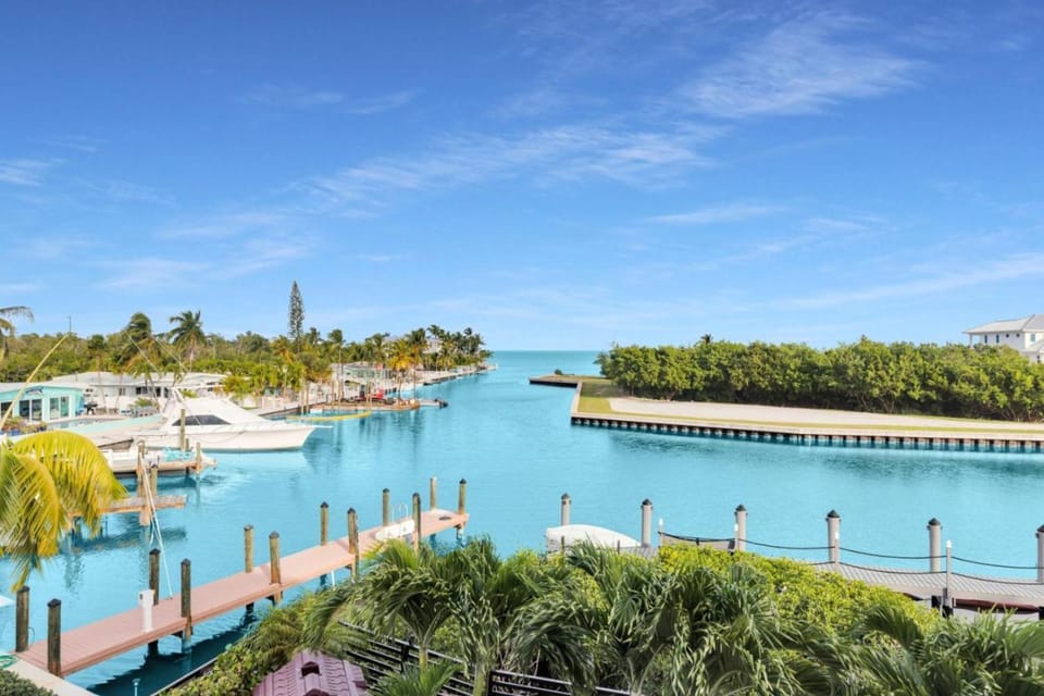 Oceanfront 5BR+ Bonus Room•75’ Dock •Pool-Spa •Kids area •Walk to Sombrero Beach House in Marathon