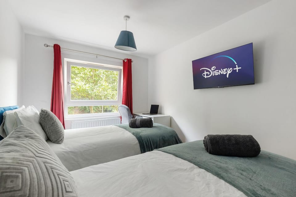 Communal lounge/ TV room, Bed, TV and multimedia, Photo of the whole room, Evening entertainment, Bedroom