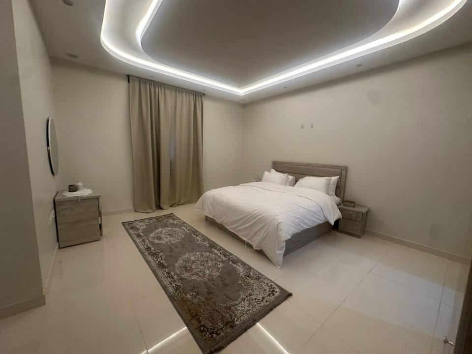 شقة واسعة ثلاث غرف نوم ودخول ذاتي Apartment in Riyadh