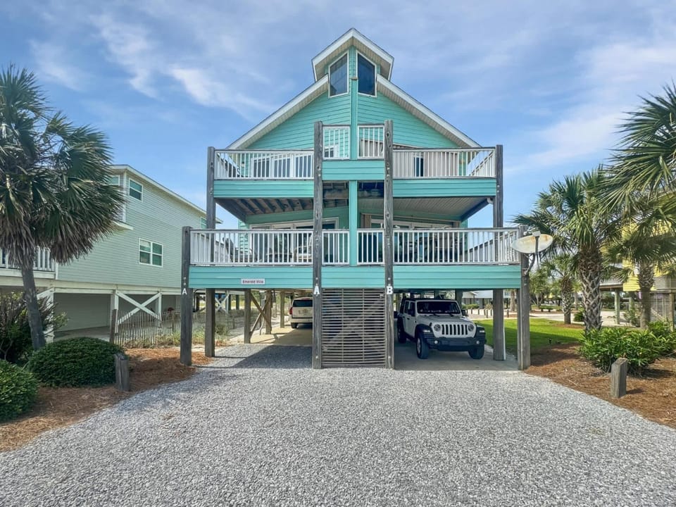 Duplex Beach Home for 6 with Balcony & Resort-style Amenities House in West Beach
