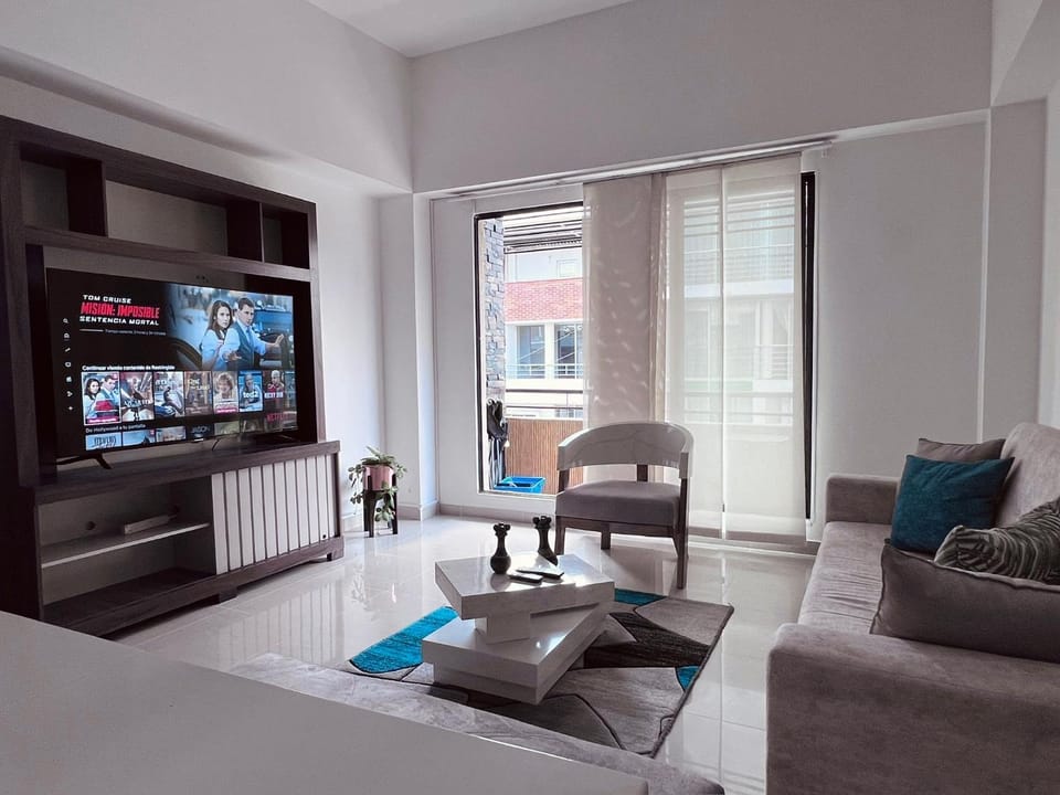 Communal lounge/ TV room, TV and multimedia, Living room, internet