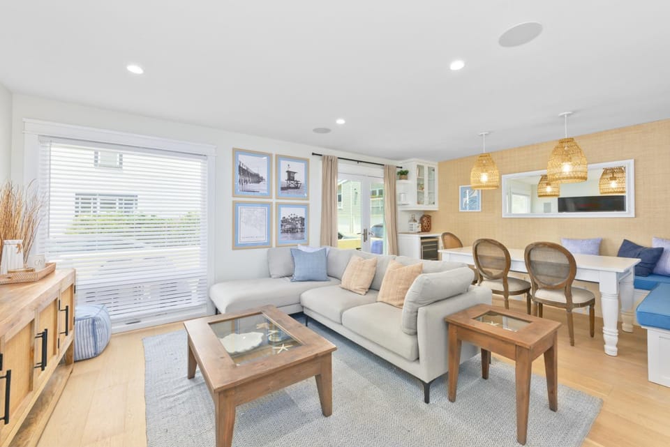 Sail & Sea House in Balboa Peninsula